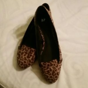 Size 8.5 leopard Flats