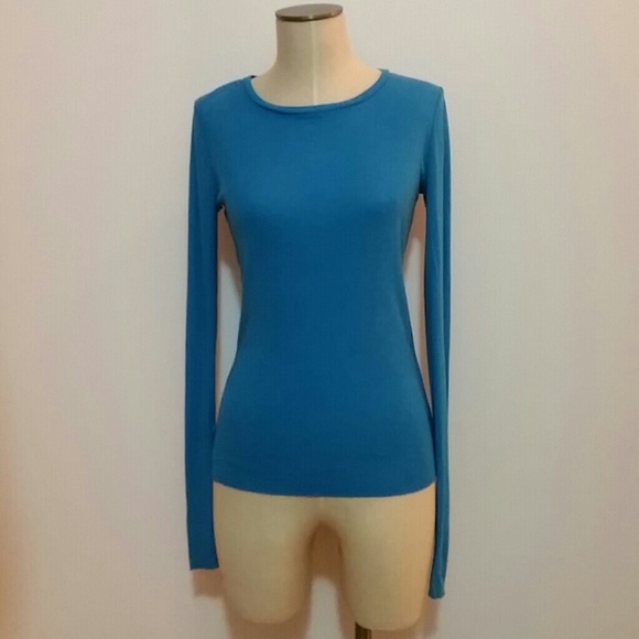 Long sleeve knit crew neck