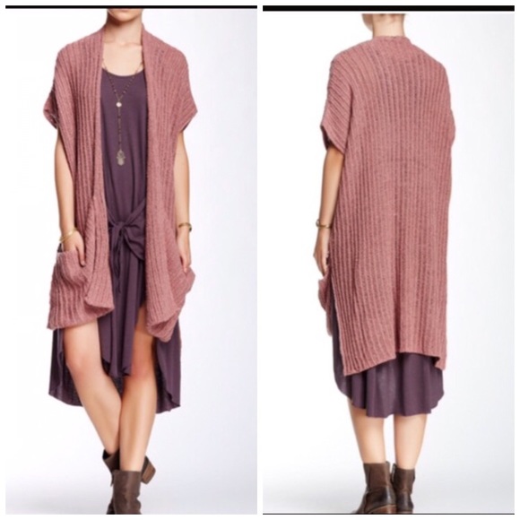 Free People Sweaters - Beautiful Free People duster vest with pockets!