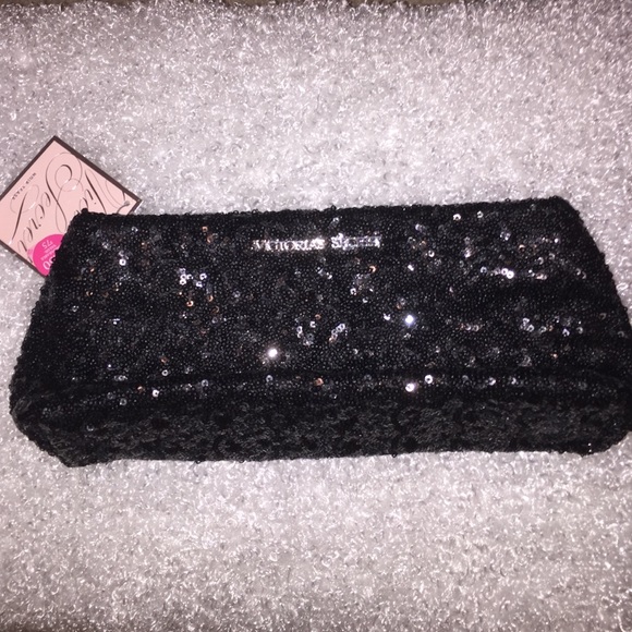 Victoria's Secret Handbags - NEW Victoria's Secret clutch