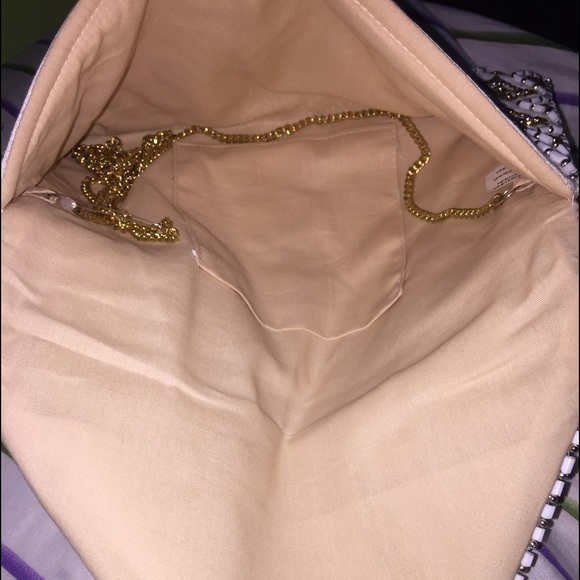 Cute perfect sized clutch! - Picture 4 of 4