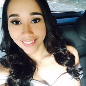 Meet your Posher, Paola