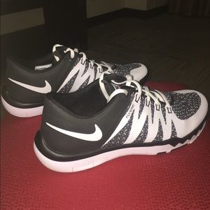 Men's Nike 5.0 FlyWire Trainers Size 11.5