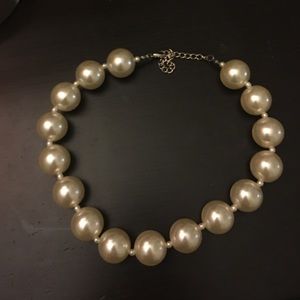 Big pearls costume choker necklace