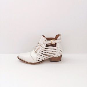 Matisse Waylon cutout bootie