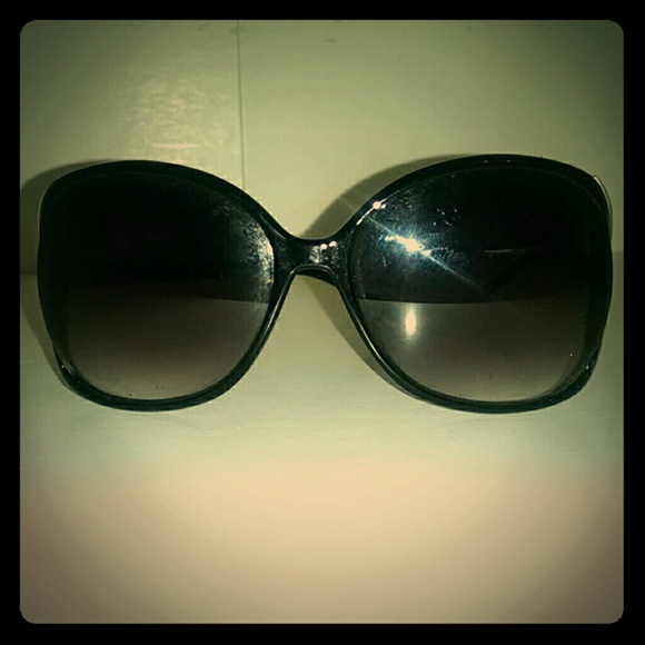 Tahari sunglasses