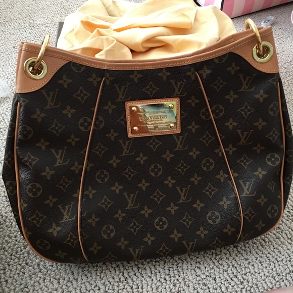 Louis Vuitton galleria pm