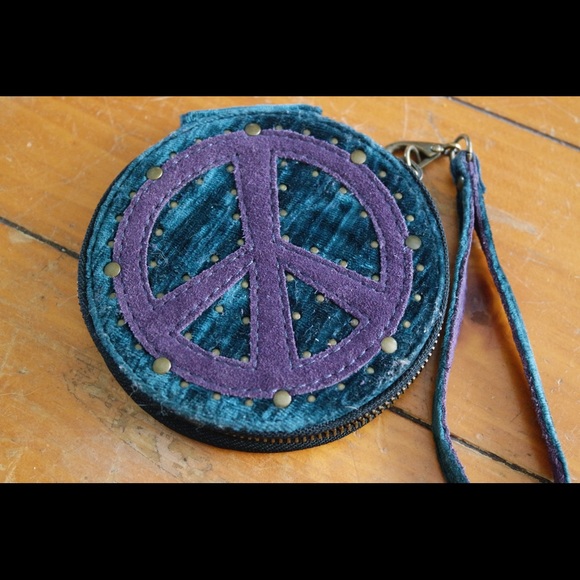 Lucky Brand wristlet ☮️ - Picture 2 of 4