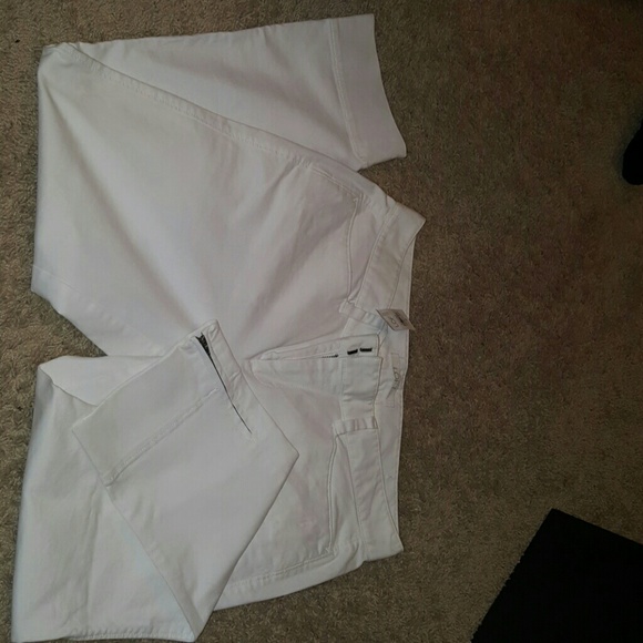 White pedal pushers. Reasonableoffers welcome.