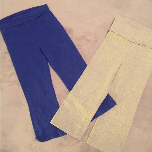 🍁Two girl yoga pants