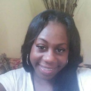 Meet your Posher, Larissa