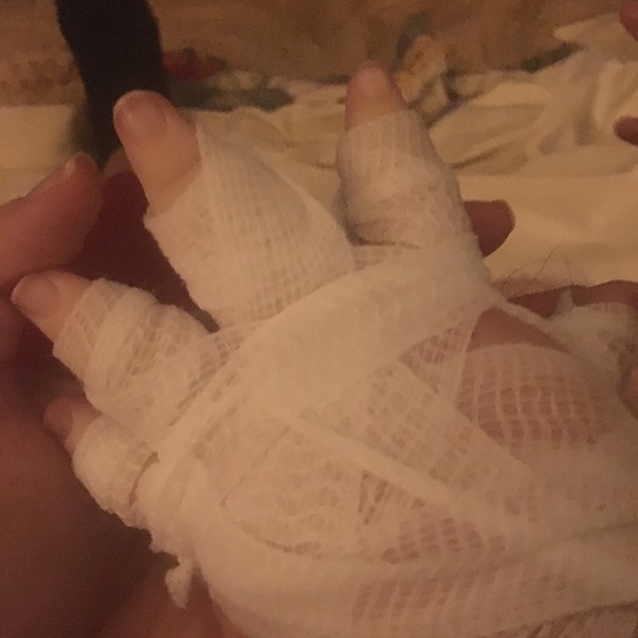 Meet Your Posher! Hi! My name is Melissa! - Picture 6 of 8