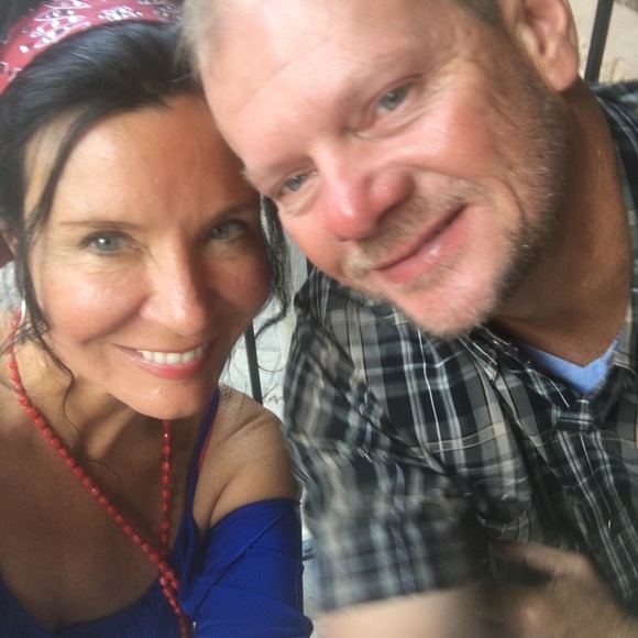 Meet Your Posher! Hi! My name is Melissa! - Picture 2 of 8