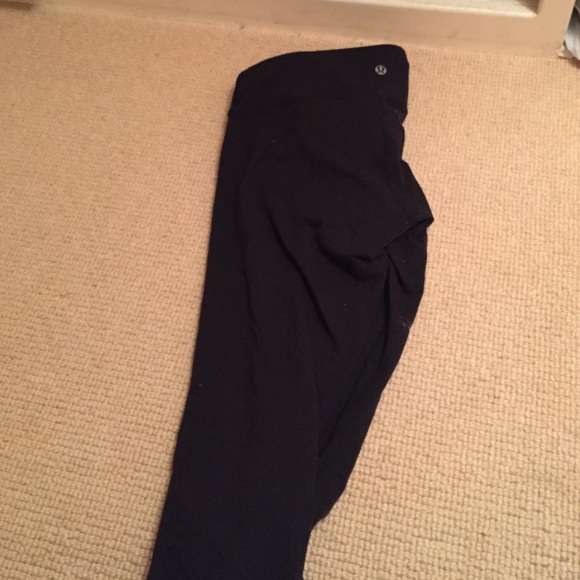 Lululemon cropped black leggings