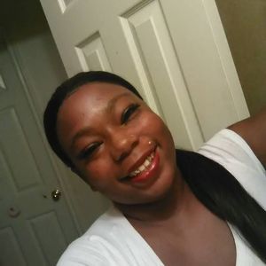 Meet your Posher, Chloe