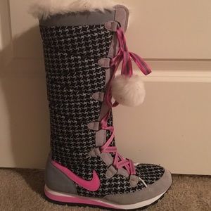 RARE FLASH SALE NIKE SNOW BOOTS
