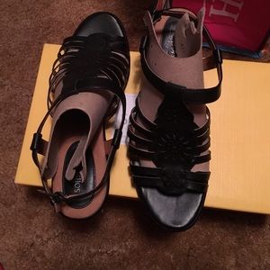 NIB wide Softspot sandals