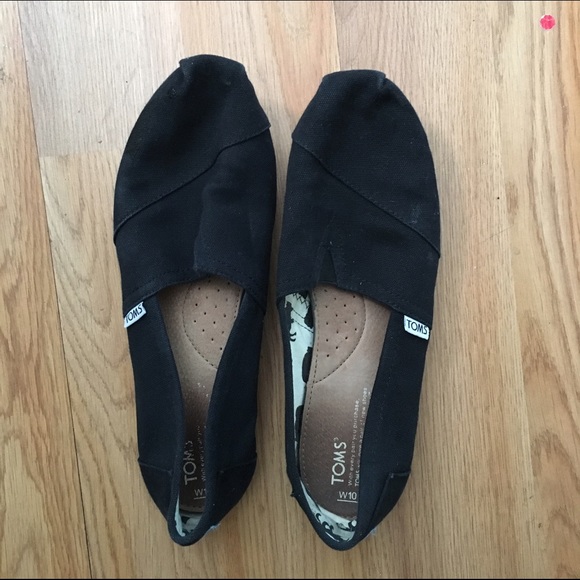 black toms