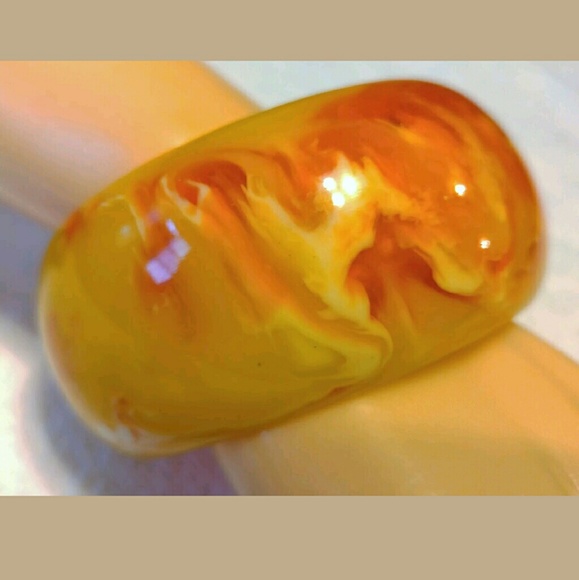 ????Orange/Yellow Lucite Bracelet ??? - Picture 2 of 4