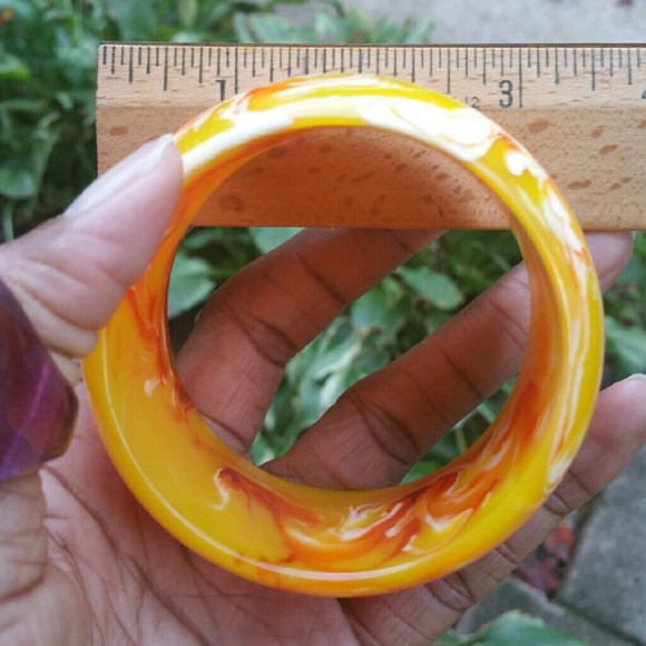 ????Orange/Yellow Lucite Bracelet ??? - Picture 4 of 4