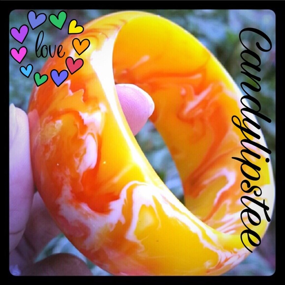 ????Orange/Yellow Lucite Bracelet ??? - Picture 1 of 4