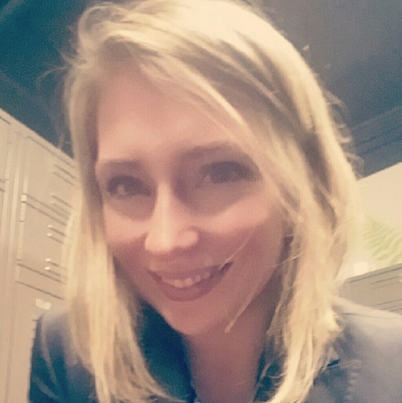 Meet your Posher, Elicia