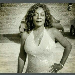 Meet your Posher, Ella