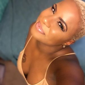 Meet your Posher, Camille