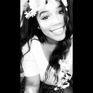 Meet your Posher, Danitra