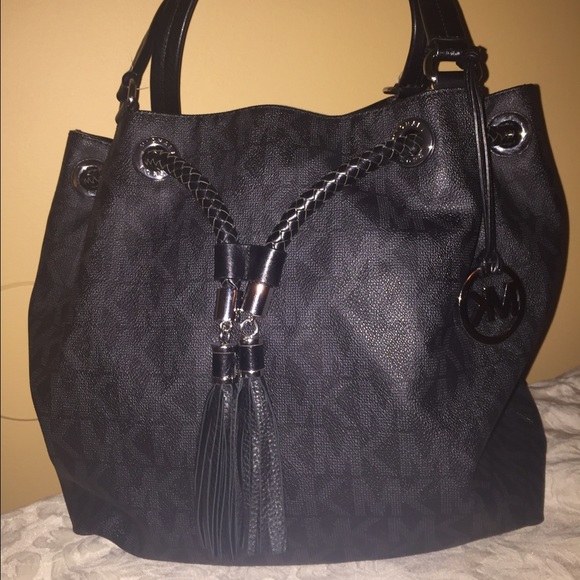 Michael Kors Handbags - Michael Kors Large Black Fulton