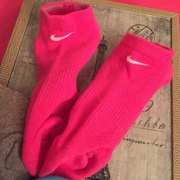 ONLY 1 LEFT! Nike No Show Socks, 3 Pairs - Picture 3 of 4