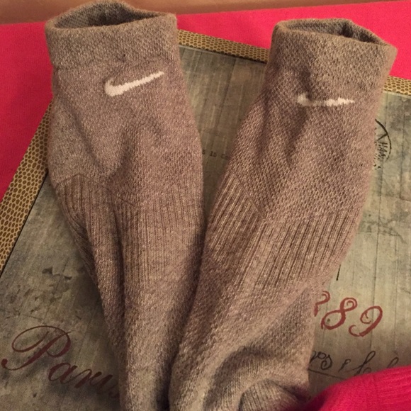 ONLY 1 LEFT! Nike No Show Socks, 3 Pairs - Picture 2 of 4