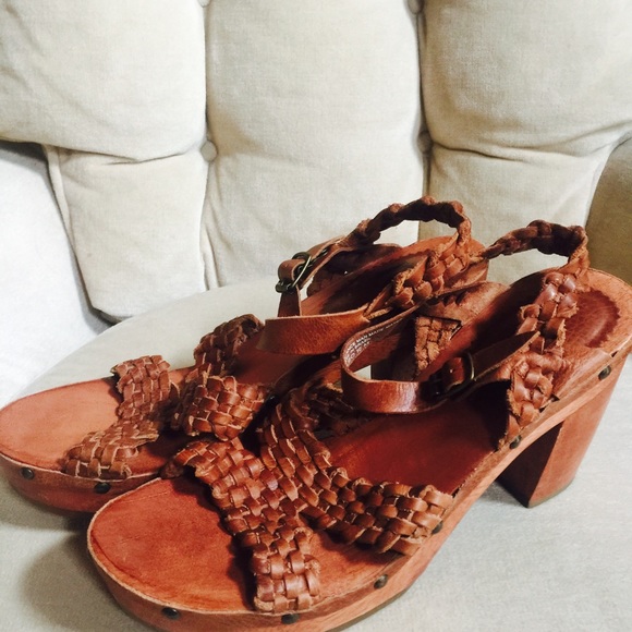 Rockport Swedish style like hasbeens great w/denim