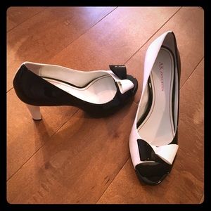 Anne Klein B&W patent pumps. Size 8.5