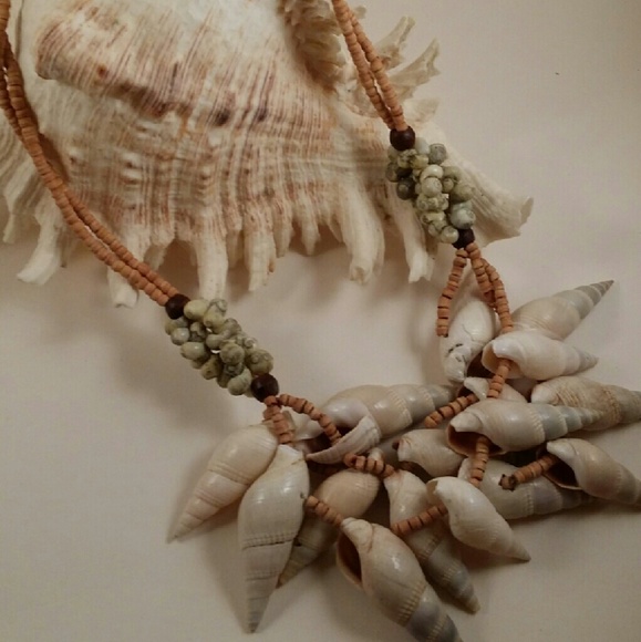 BOGO SALE!!!VINTAGE CLUSTER OF SHELL NECKLACE