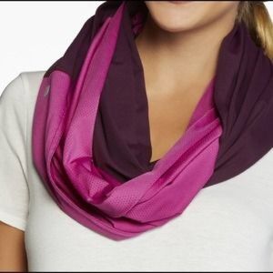 Fabletics Plum/Purple Infinity Scarf
