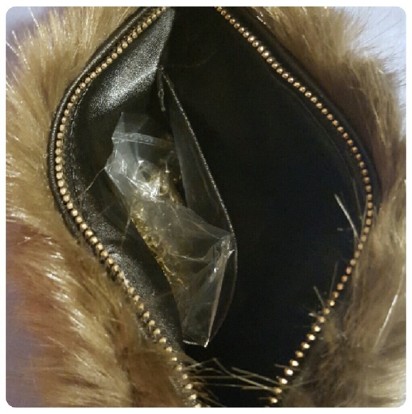 Final price. FAUX FUR CLUTCH - Picture 3 of 5