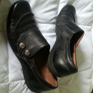 Naturalizer flat black leather shoes