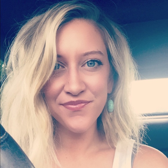 Meet your Posher, Abby - Picture 1 of 1