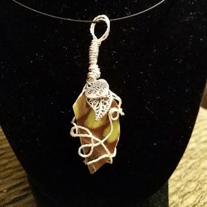 Modern plate pendant with silver wire