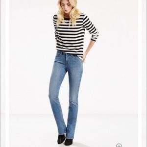 Nwt Levi's 315 shaping Bootcut Jeans