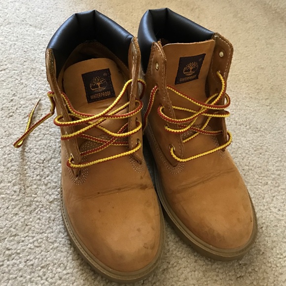 timberlands size 4 youth or 5.5 / 6 women's