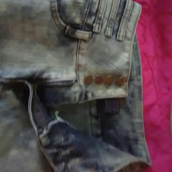 Jeans - Picture 2 of 3