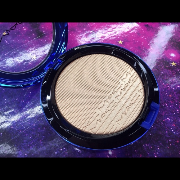 ✨✨Mac "OH DARLING" highlighter✨✨