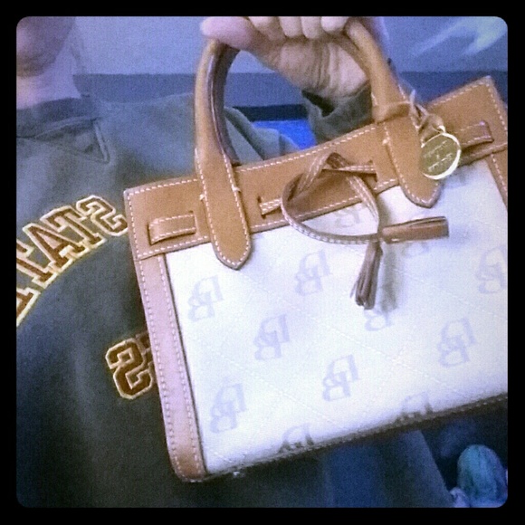 NWOT Dooney & Bourke purse.