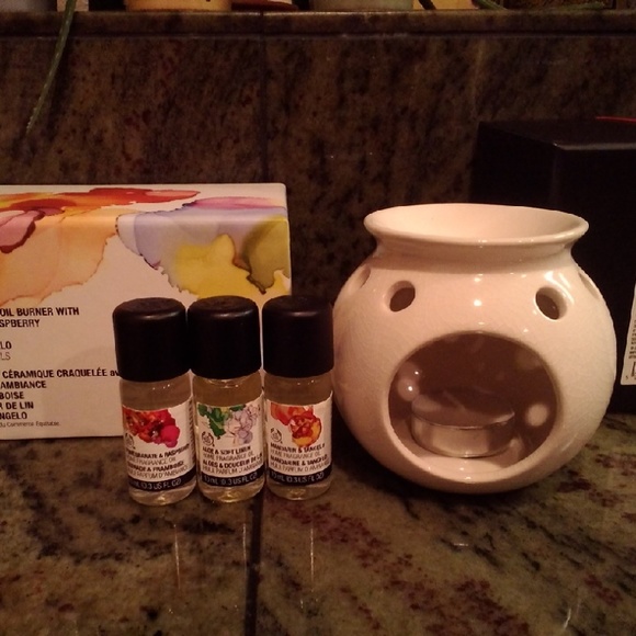 The Body Shop oil burner and fragrance set - Picture 1 of 4