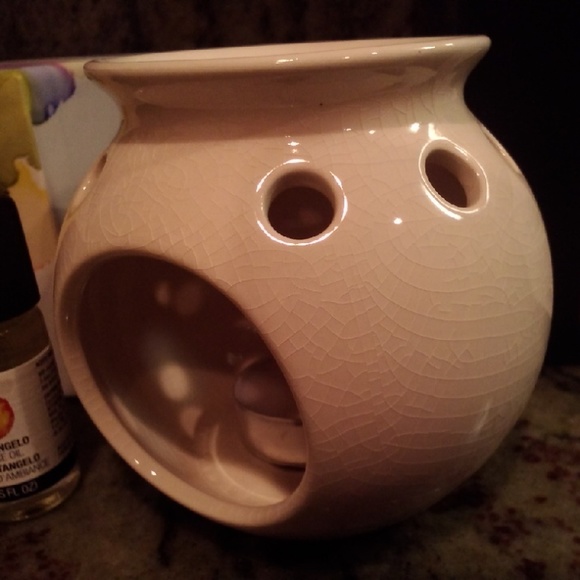 The Body Shop oil burner and fragrance set - Picture 2 of 4