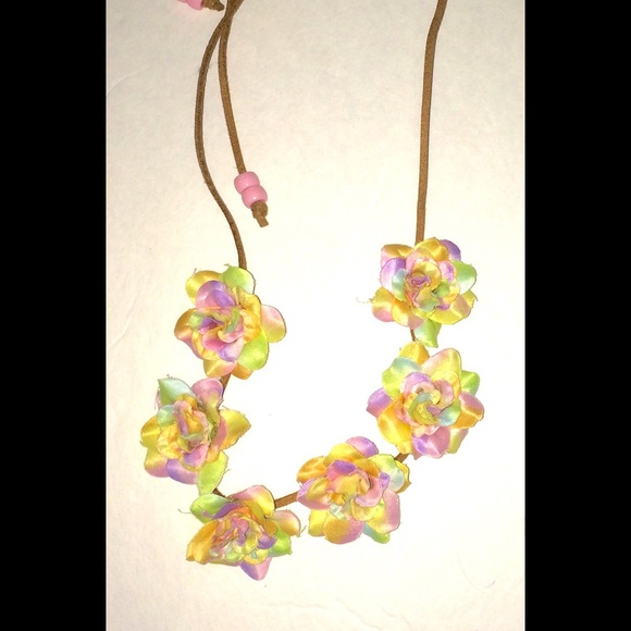 NWT crown of flowers Halloween costume. 🎃Flower child. Hippie