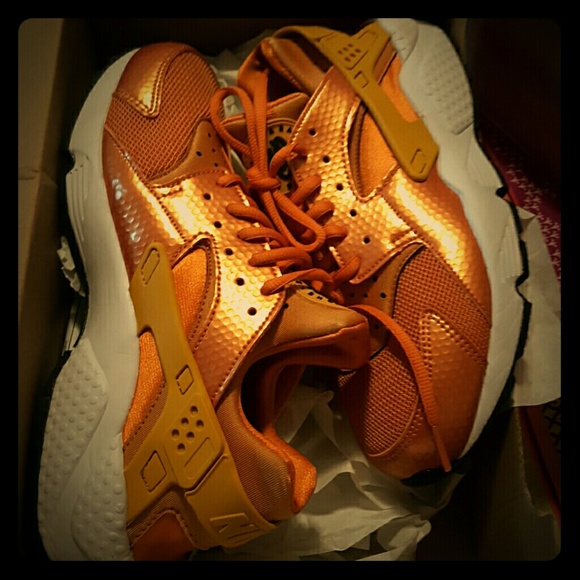 wmns air huraches run
