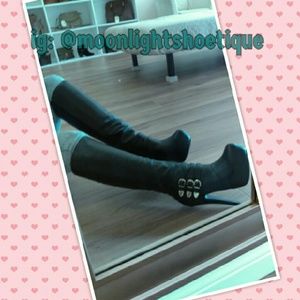 Knee high double buckle high heel black boot